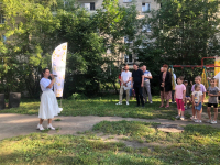 Преподаватели и воспитанники ДМШ № 1 г. Пензы представили музыкально-развлекательную программу в рамках проекта «Пензенское лето» во дворе дома № 50 по улице Попова