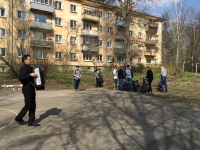 Преподаватели ДМШ№1 не только благоустраивали территорию школы, но и поддерживали трудовое настроение на площадках города